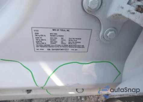 2022 Tesla Model Y Performance Dual Motor All-Wheel Drive z USA, uszkodzony, nr VIN 7SAYGDEF2NF512177